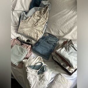 Huge Girls/Women’s Clothing Bundle size Medium/6 Clothing clearout bundle deal